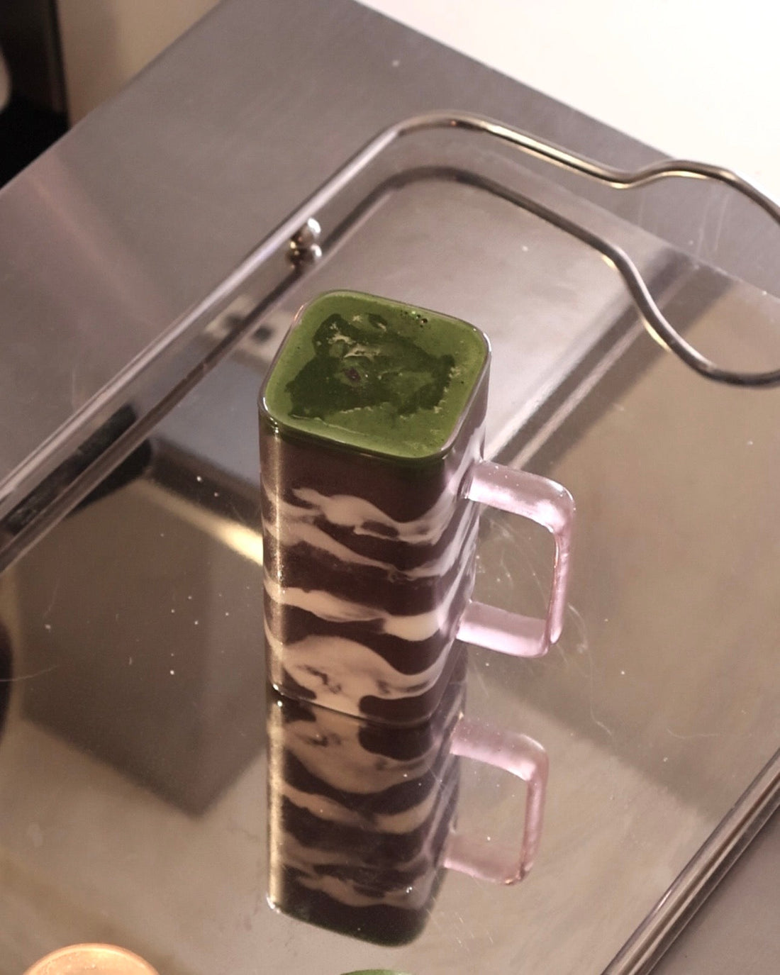 熬夜隔天就喝這杯！「60顆藍莓發光奶昔」紫色漸層太漂亮，喝起來還像藍莓冰淇淋